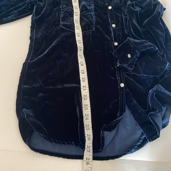 Pete & Greta By Johnny Was Navy Blue Velvet Snap Button Long Sleeve Top size XS - Picture 6 of 7